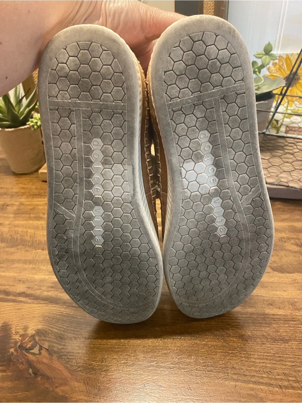 DOLCE VITA woven sneakers - Casual Cream & Tan Women’s Low-Top Sneakers - size 8